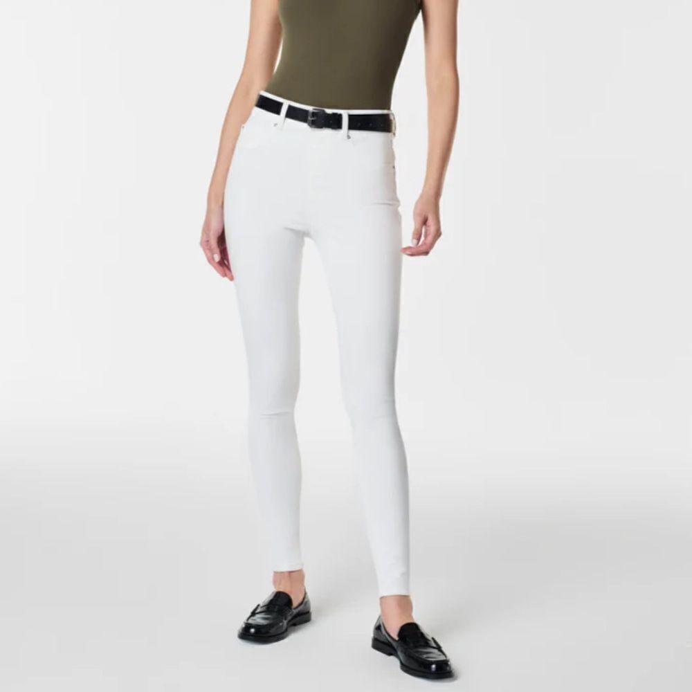 SPANXshape™ EveryWear Ankle Skinny Jeans In White Size 2XP